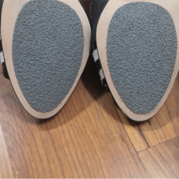 Oscar De La Renta Peep Toe Heels - Picture 8 of 11